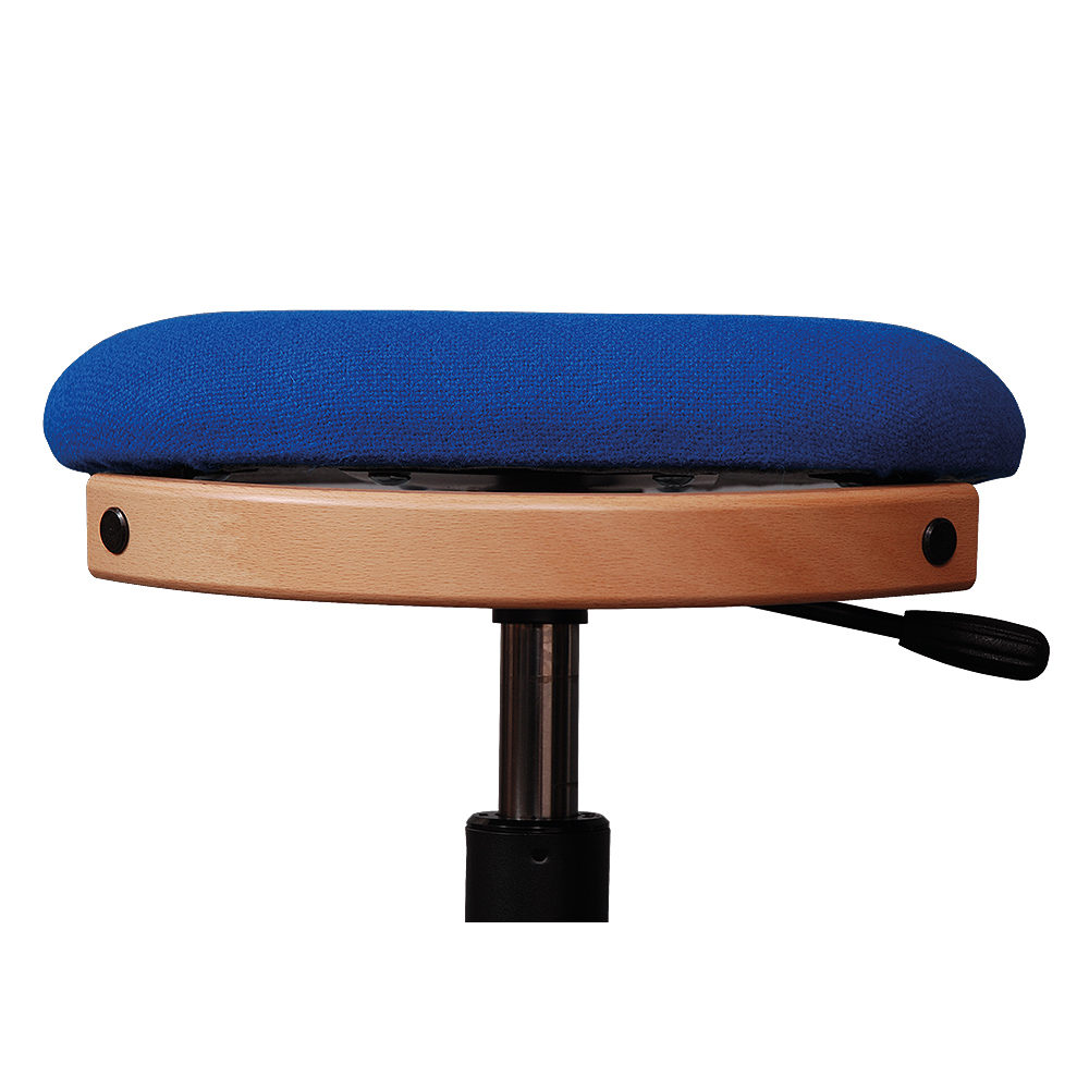 Ergonomisk sæde med polstring til Ergoret Arbejdsstol med praktisk trægreb designet af Hans Klarskov fra Klarskov møbler ApS