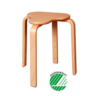 Svanemærket Ergoret Taburet. En ergonomisk stol i træ der kan stables Institutionsmøbler og skolemøbler af høj kvalitet