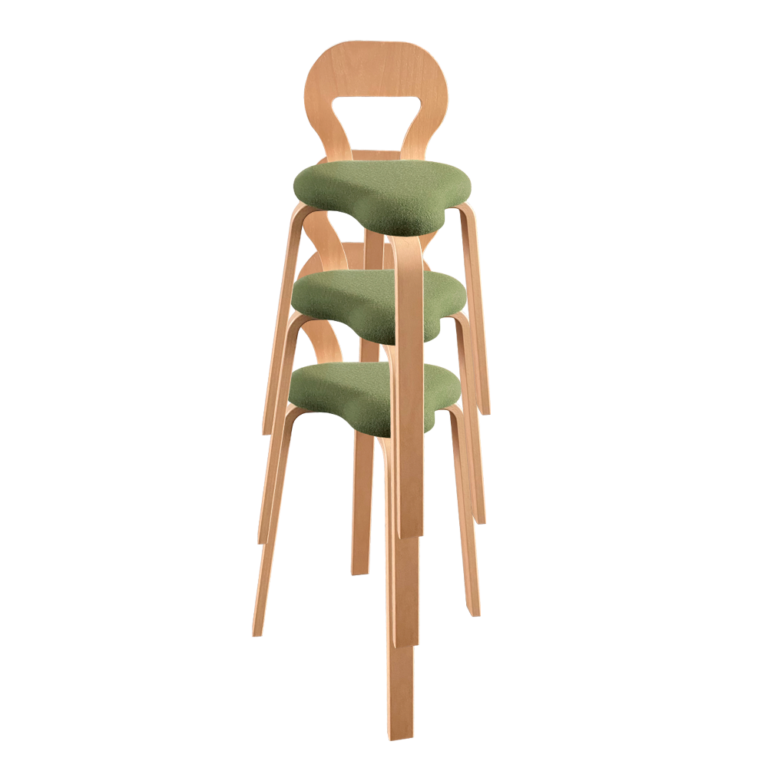 Ergoret Stabel Stol med polstret sæde med Tonus uld og brandhæmmende skum, lav lændestøtte og ryglæn i formspændt gennemgående bøg, træben. En stabelbar ergonomisk stol. Få pædagogiske institutionsmøbler og skolemøbler konferencestol fra Klarskov møbler