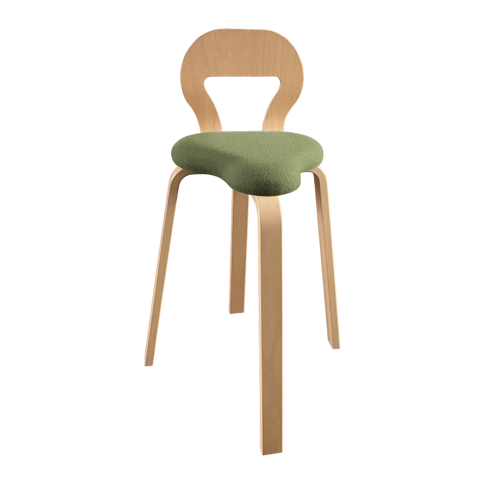 Ergoret Stabel Stol med polstret sæde med Tonus uld og træben en stabelbar ergonomisk stol pædagogiske institutionsmøbler og skolemøbler konferencestol fra Klarskov møbler