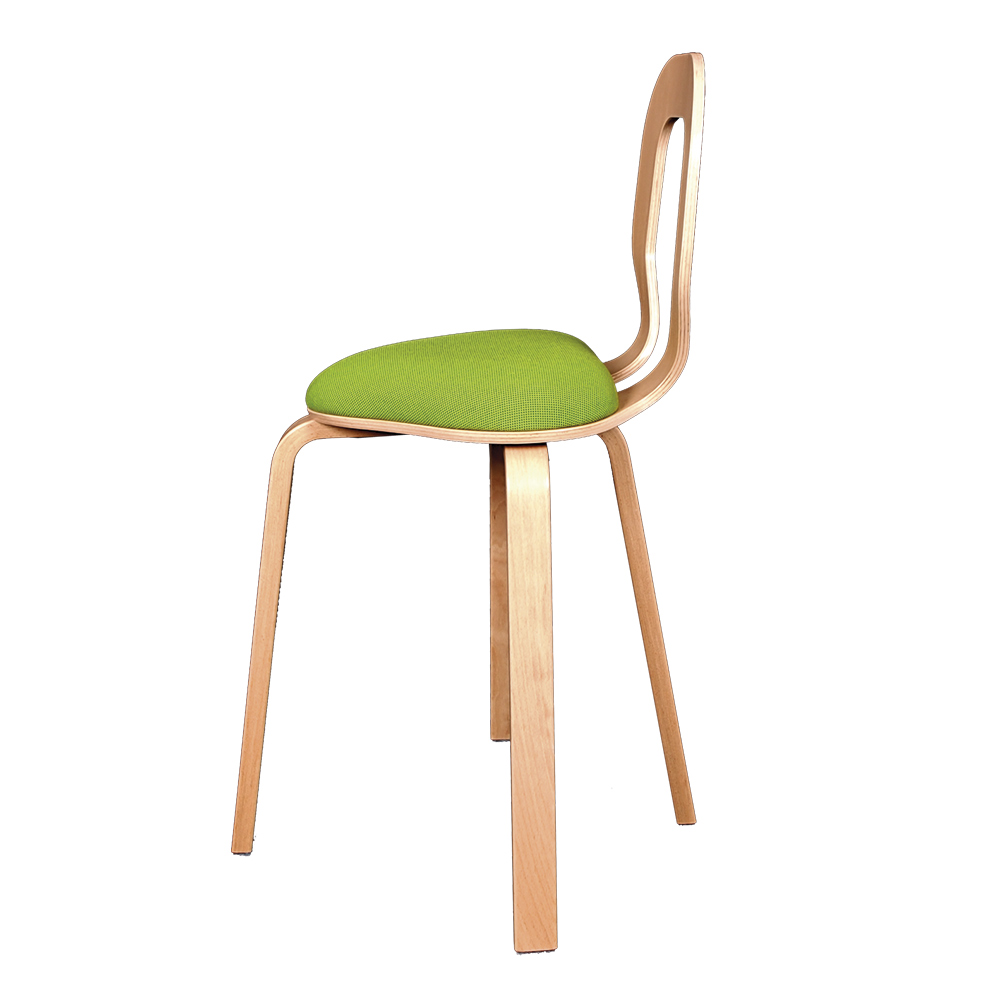Ergoret Stabel Stol med ergonomisk sæde, en let og fleksibel stol, der kan bruges af børn og voksne som arbejdsstol og spisestol, set fra siden – fra Klarskov møbler ApS