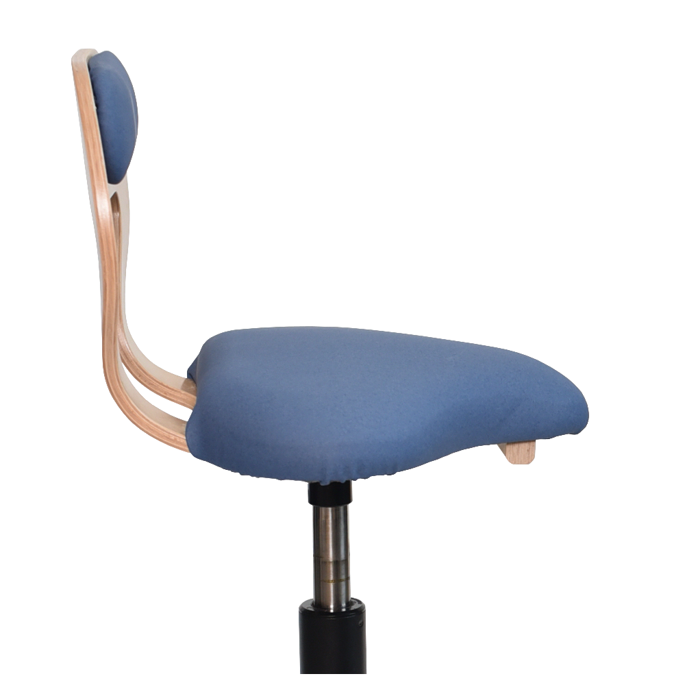 Lænde Ergoret Arbejdsstol, ergonomisk stol med formspændt bøgesæde i klar lak som lændestøtte og med rygpude – fra Klarskov møbler ApS designet af Hans Klarskov