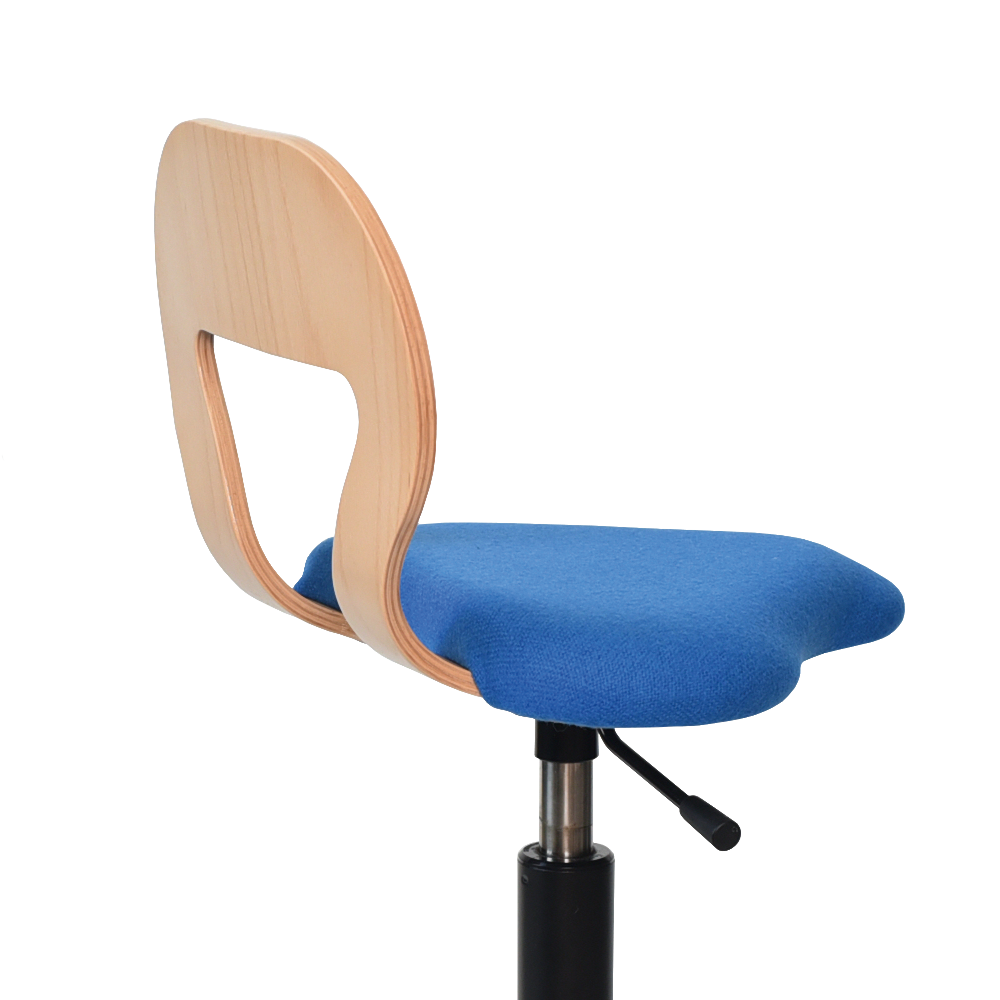 Lænde Ergoret Arbejdsstol, ergonomisk stol med formspændt bøgesæde i klar lak er fra Klarskov møbler ApS designet af Hans Klarskov