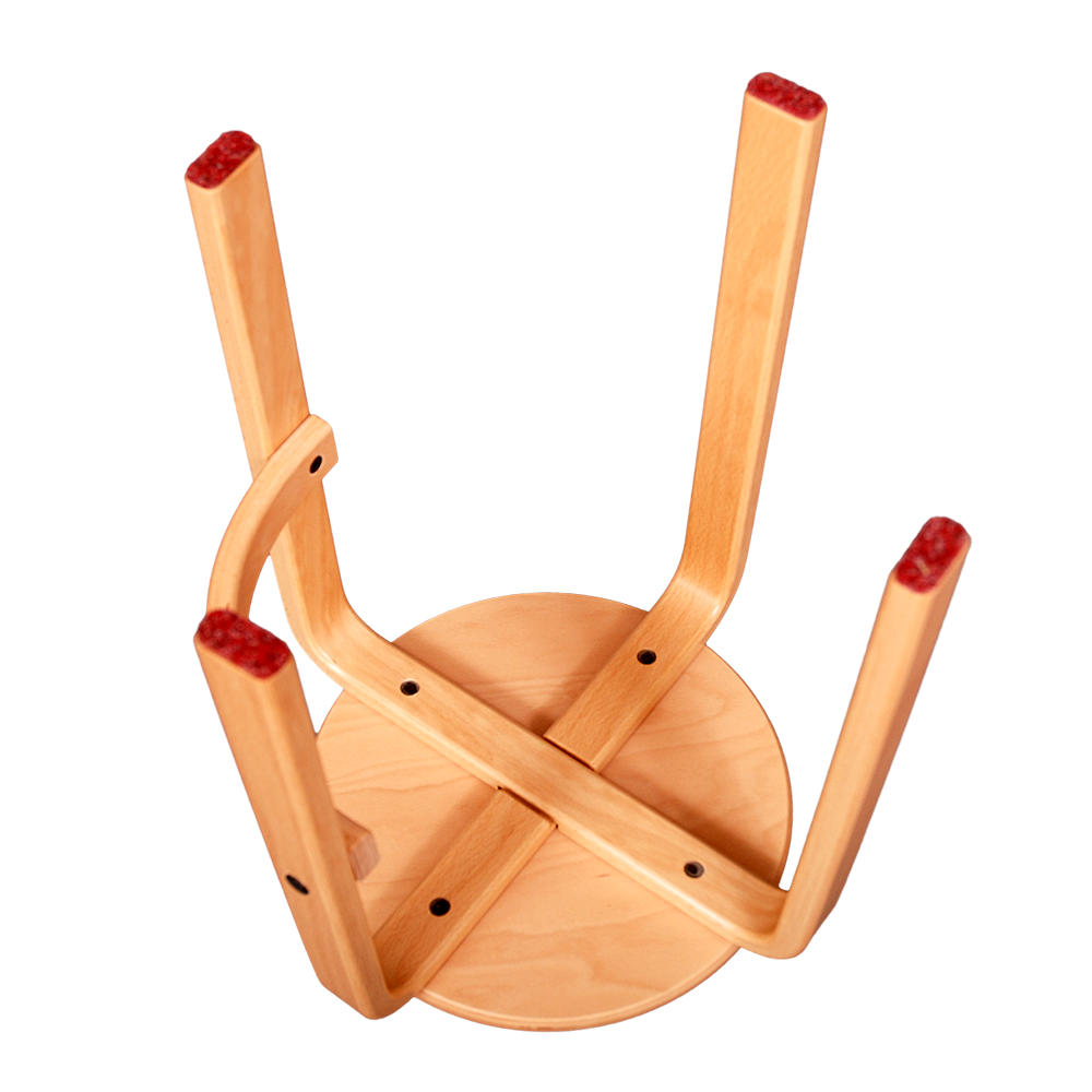 Taburet Rund er en taburet til børn og voksne af træ med rundt sæde og gennemgående bøgeben med klar lak, kan stables, stærk konstruktion med gennemgående bøgeben – få institutionsmøbler fra Klarskov møbler ApS