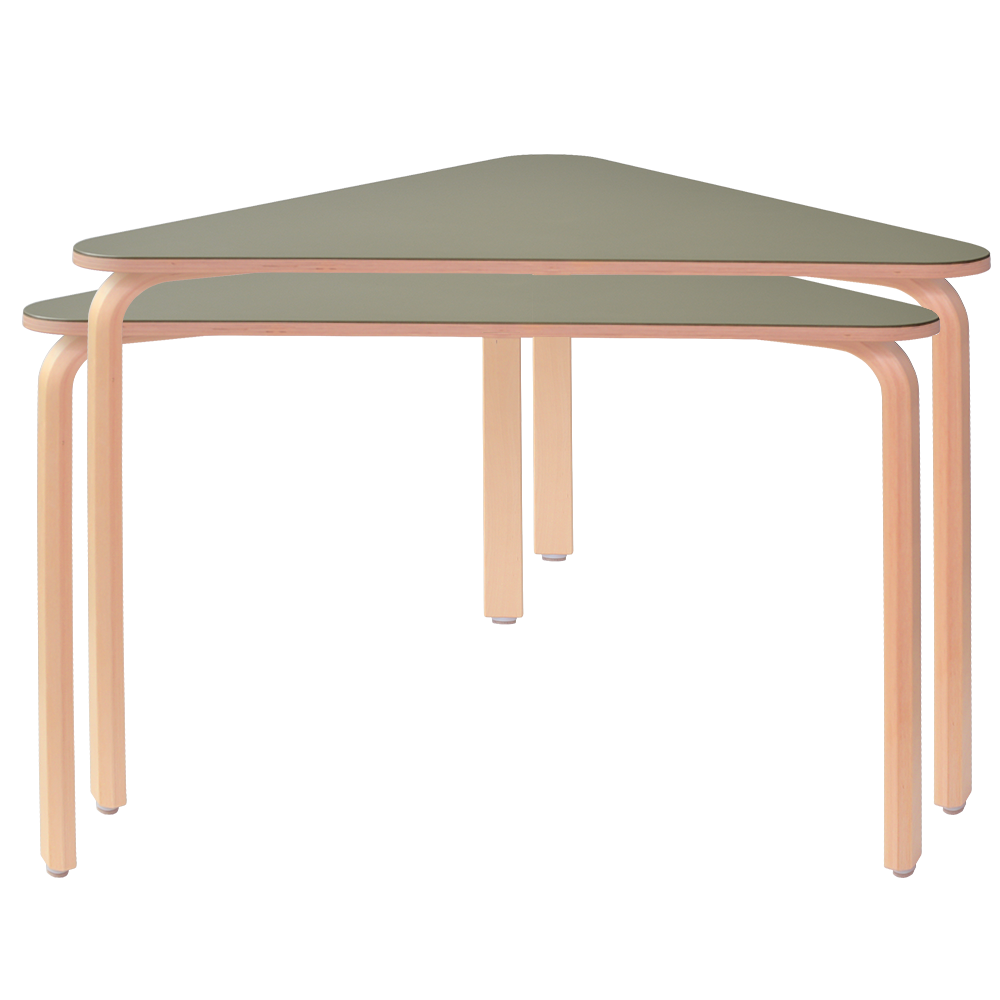 Triangel Bord kan let stables og flyttes til siden når rum skal bruges til aktivitet - fra Klarskov møbler ApS - pædagogiske møbler