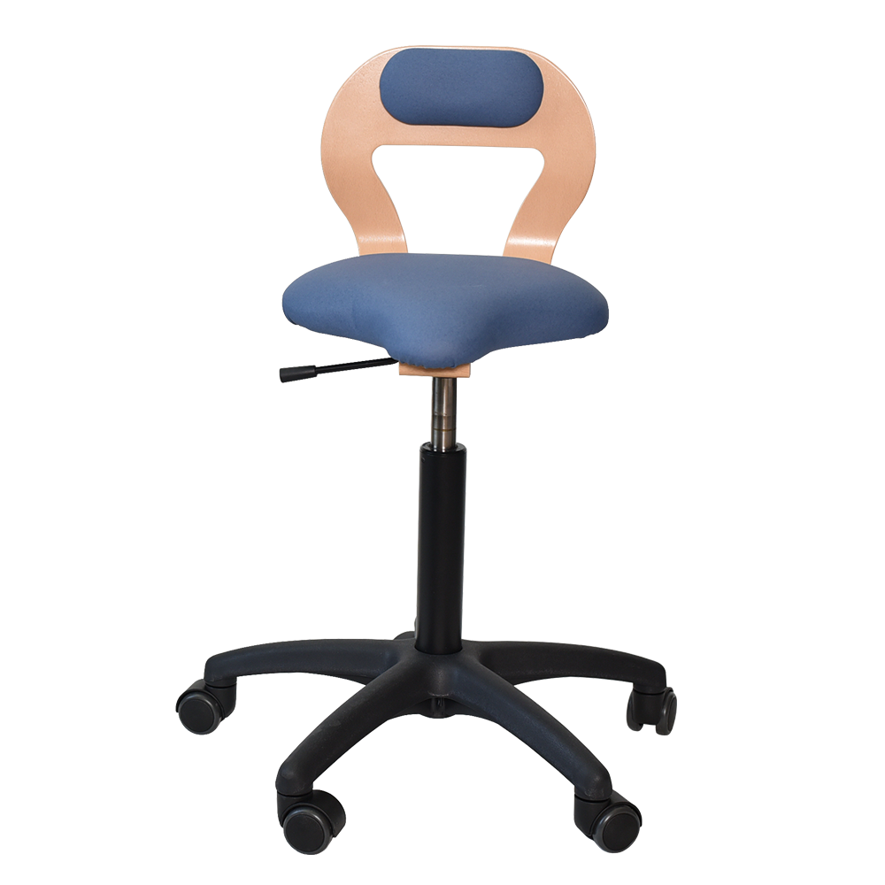 Lænde Ergoret Arbejdsstol, en ergonomisk arbejdesstol, kan indstilles i højden med gaspatron, har sikkerhedshjul, ergomisk sæde, giver støtte til lænden, rygpude – er fra Klarskov møbler ApS designet af Hans Klarskov