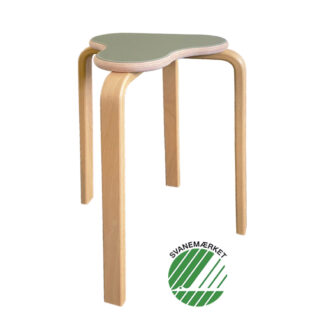 Svanemærket Ergoret Taburet med ergonomisk sæde med linoleum - kan stables og bruges som legemøbel - ergonomisk arbejdsstol i træ - få institutionsmøbler hos Klarskov møbler ApS