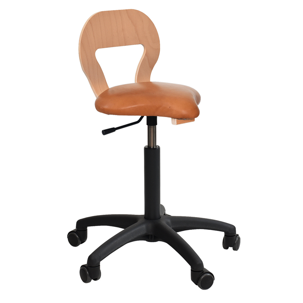 Lænde Ergoret Arbejdsstol Comfort er betrukket med natur læder en ergonomisk stol som arbejdsstol og kontorstol med sikkerhedshjul og regulerbar gaspatron fra Klarskov møbler pædagogiske møbler